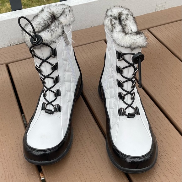 Sporto Shoes - Size 8M Faux Fur Lined White and Black Sporto Vegan Weather Boots